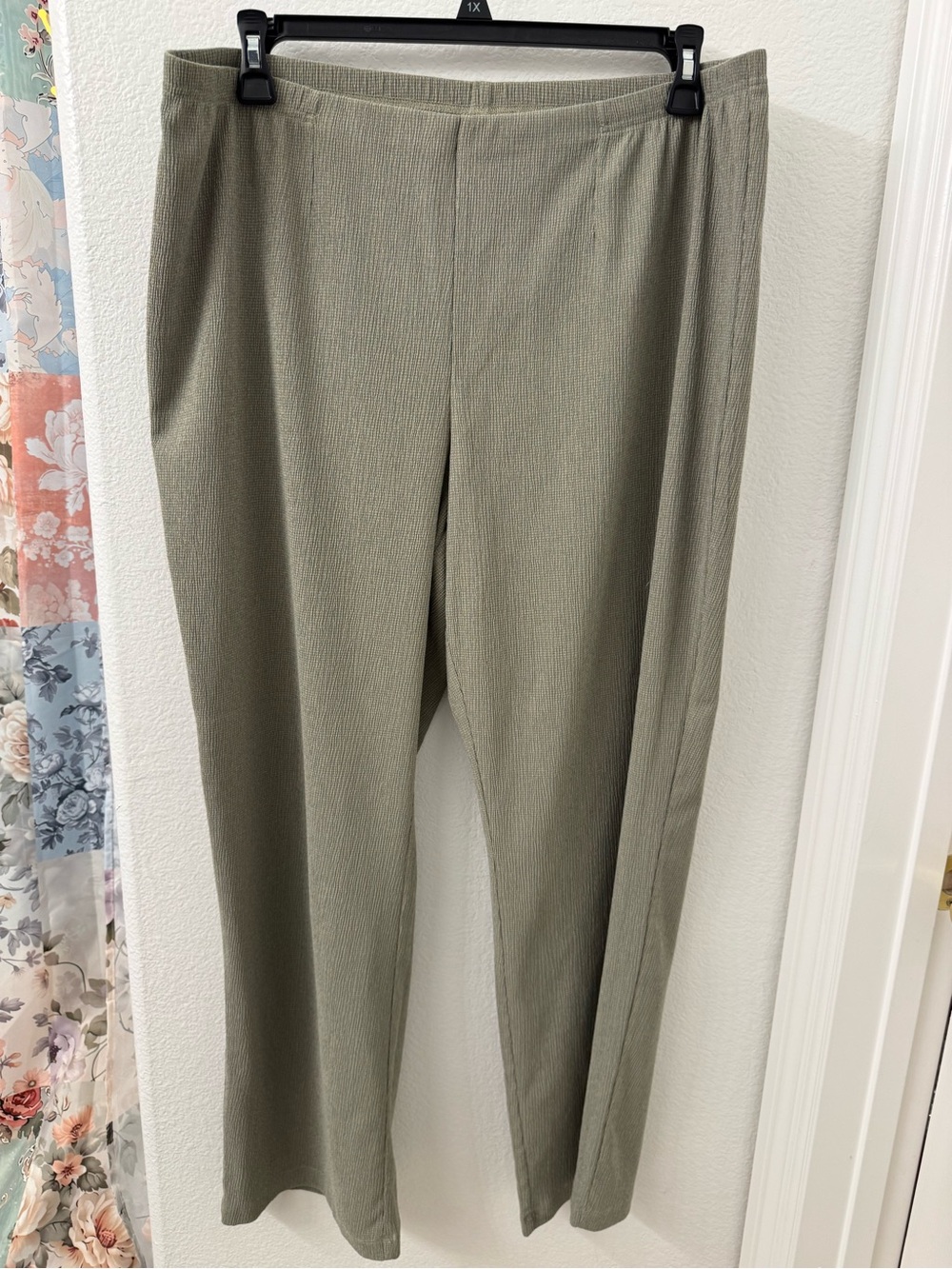 Chico's Travelers Olive Green Knit Stretch Pants Trousers 3R 16/18 Women’s
